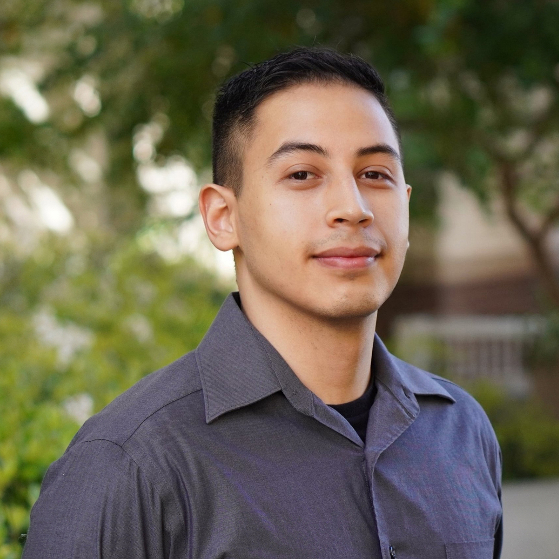 Headshot of Cristian Apolinar
